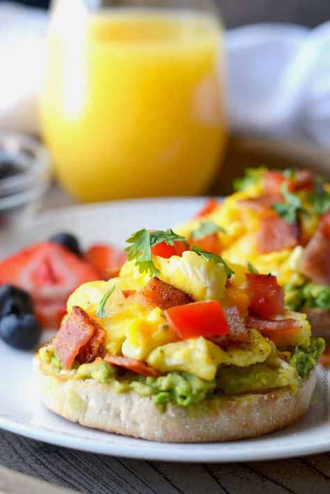 open faced breakfast sandwich French Toast Bites, Easy To Make Breakfast, Breakfast Burritos Recipe, Open Faced Sandwich, Healthy Breakfast Recipes Easy, Easy Healthy Lunches, Breakfast Toast, French Toast Recipe, Savory Breakfast