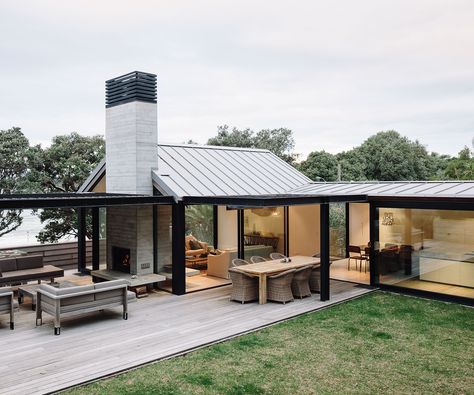 15 incredible holiday homes that will make you want to escape the city John Irving, Mount Maunganui, Beachfront Property, Design Case, Barn House, Container House, House Inspiration, Future House, Modern House Design