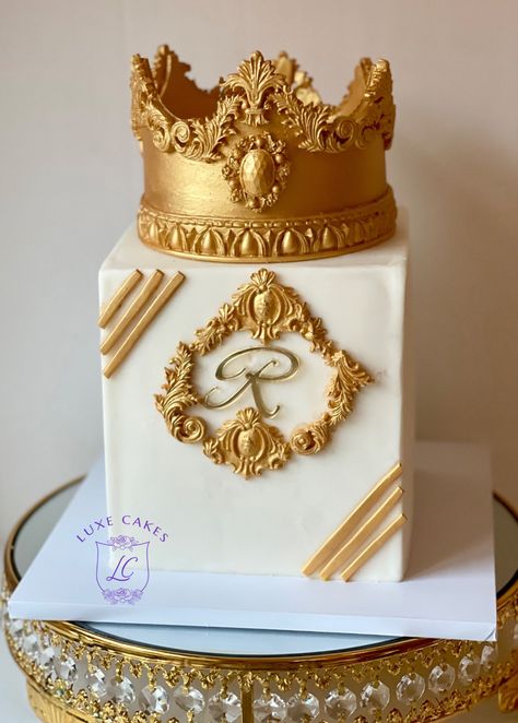 Cake Golden Birthday, Gold Theme Cake, White And Gold Birthday Cake, White And Gold Birthday, White And Gold Cake, Square Cake Design, Gold Fondant, Golden Birthday Cakes, Cake With Gold