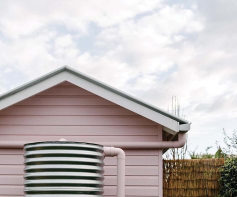 A pink cottage with a colourful country garden to match Shed Exterior Ideas, Weatherboard Cottage, Flower Bed Decor, Colourful Garden, Unique Planters, Pink Cottage, Unique Planter, Pink House, Pink Garden