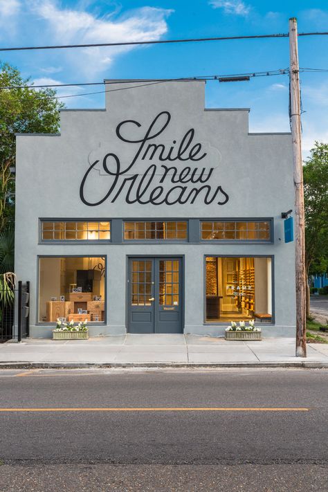 Warby Parker's New Orleans store. Photo: Warby Parker Coffee House Design, Coffee Shop Concept, Retail Facade, Shop Facade, Storefront Design, Concept Ideas, White Building, Shop House Plans, H Design