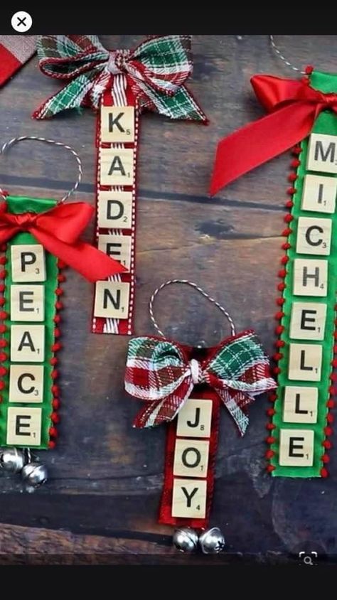 Christmas Ball Ornaments Diy Craft Ideas, Scrabble Ornaments Diy, Scrabble Letter Ornaments, Christmas Lights Bottle, Scrabble Christmas Ornaments, Family Christmas Crafts, Scrabble Christmas, Scrabble Letter Crafts, Christmas Ball Ornaments Diy