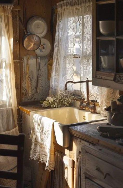 Farmhouse Kitchen Curtains, Shabby Chic Aesthetic, Cottagecore Home, Cottage Aesthetic, Cottage Kitchens, Cottage Interiors, Décor Boho, Lace Curtains, Dream House Interior