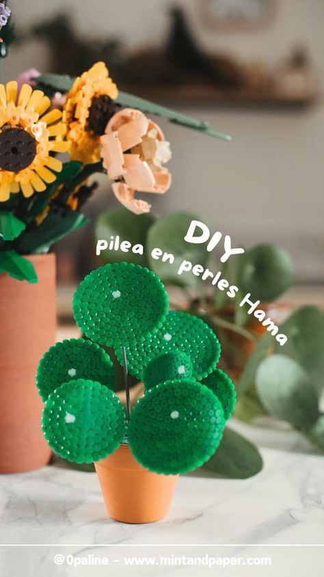 Instagram Perler Bead Plants, Hama Beads 3d, Beaded Bouquet, Diy Fleur, Art Perle, Diy Techniques, Melty Beads, Diy Perler Beads, Pixel Art Pattern