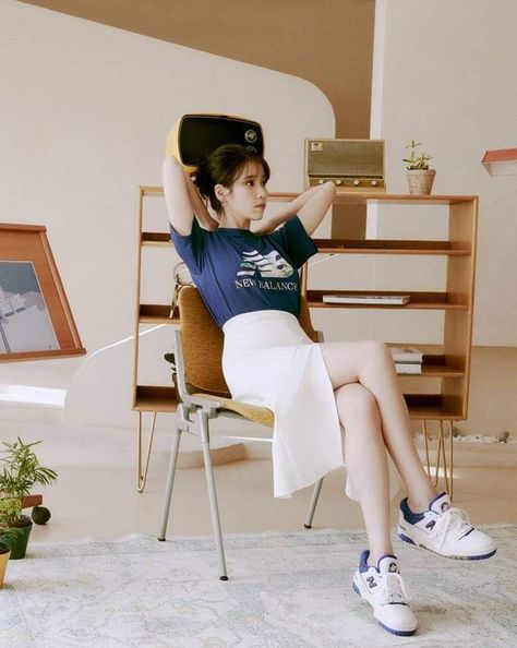 New Balance Outfit, Modesty Outfits, Iu Fashion, Photo Pose Style, Elegant Chic, Pose Reference Photo, Korean Celebrities, 인물 사진, Cute Poses