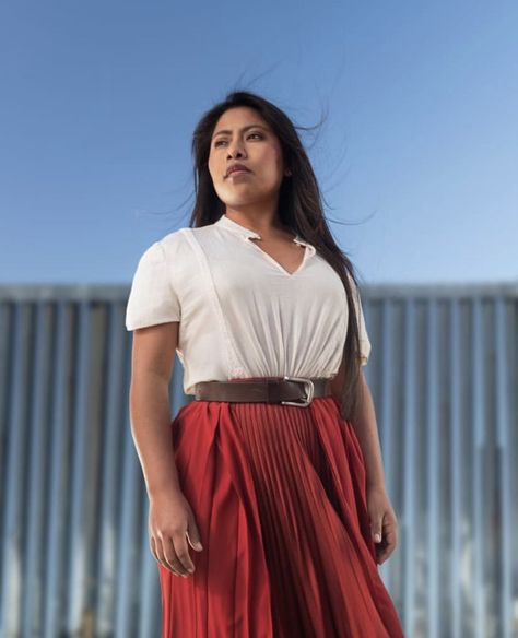 Yalitza Aparicio Martínez released these photos standing next to the US-Mexico Border Wall. Becoming An Actress, Photo Stands, W Magazine, Quentin Tarantino, Chiffon Skirt, Historical Fashion, Business Women, Sundress, Tulle Skirt