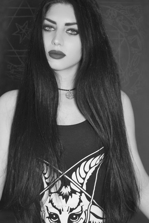 Black Metal Outfit, Ethan Euphoria, Metalhead Goth, Vamp Goth, Chica Dark, Metalhead Girl, Black Metal Girl, Goth Vampire, Metal Chicks