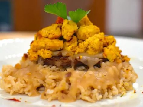 Vegan Loco Moco Scrambled Tofu Recipe, Vegan Gravy, Vegan Chef, Vegan Brunch, Green Eating, Brown Gravy, Vegan Sausage, Eggs Recipe, Vegan Eats