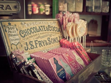 Vintage sweet shop & chocolate advertisement. Gryffindor Aesthetic, Old Fashioned Candy, Hogwarts Aesthetic, Fred Weasley, Vintage Candy, Harry Potter Aesthetic, Candy Store, Candy Shop, Chocolate Box