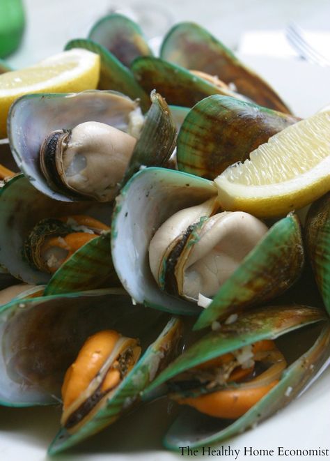 Health Benefits and Safety of Green Lipped Mussels #superfood New Zealand Poster, Seafood Scallops, Steamed Mussels, Mussels Recipe, Green Lipped Mussel, Green Lips, Seafood Recipe, International Food, Super Greens