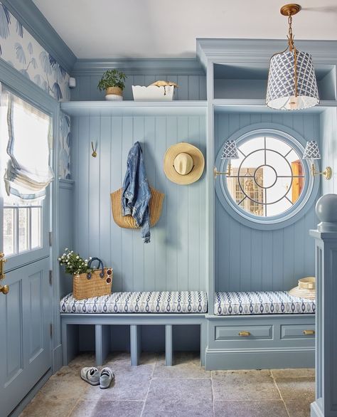 Harbor Blue House (@harborbluehouse) • Instagram photos and videos Mud Room Hall Tree, Beach House Mudroom, Cape Cod Interior Design, Small Sunroom, Glam Pad, Cottage Lake, Dream Beach Houses, Foyer Decor, Cape Cod House