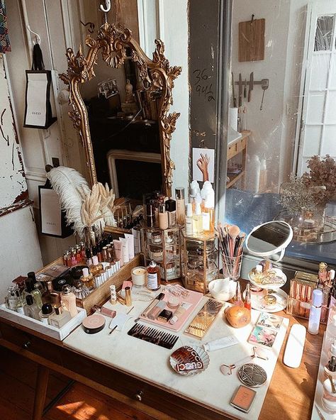 Cottagecore Vanity, Makeup Vanity Aesthetic, Vanity Aesthetic, Vanity Makeup Rooms, Vanity Organization, Bedroom Vanity, Vanity Decor, Makeup Room, Bedroom Aesthetic