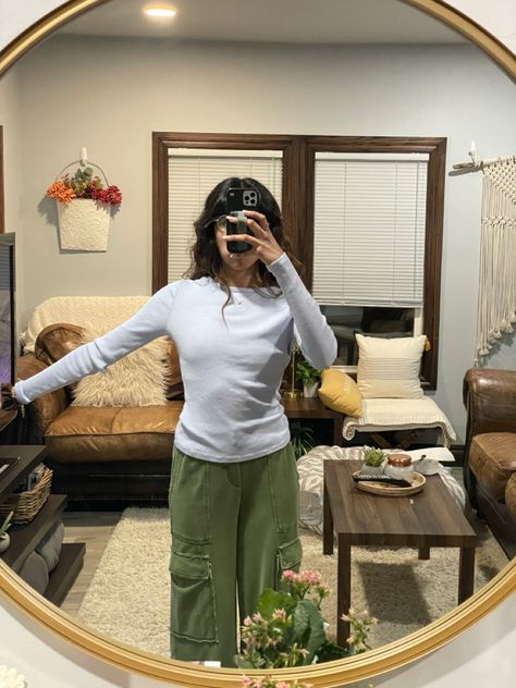 Green Sweats Outfit, Outfits With Sweats, Casual Lounge Outfits, Andong, Sweats Outfit, Modest Clothes, Green Long Sleeve Shirt, Sweatpants Outfit, Long Sleeve Outfits