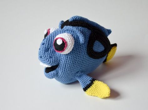 il_570xN.1044289033_egs7 - free pattern Fish From Finding Nemo, Pixar Animated Movies, Dory Fish, Crochet Fish, Pixar Films, Crochet Disney, Fish Pattern, Crochet Snowflakes, Finding Dory