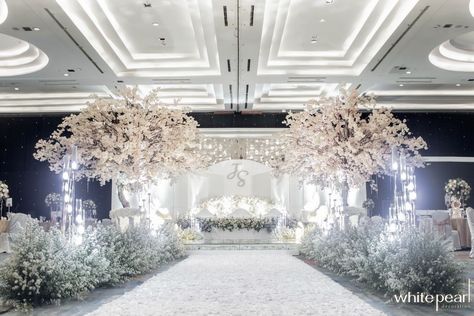 Pullman Hotel Jakarta Central Park 2021.10.09 by White Pearl Decoration - 008 Debut Backdrop, Dekor Pelaminan, Pullman Hotel, Nikah Decor, Wedding Design Decoration, Pearl Decorations, Wedding Decor Style, Wedding Stage Decorations, House Design Kitchen