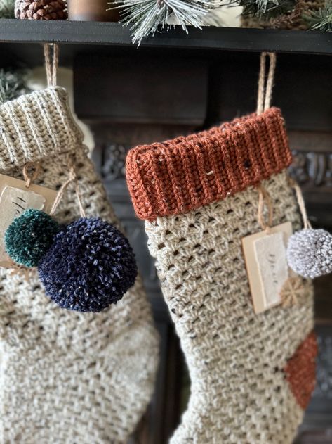 Easy Crochet Stocking Pattern using the Granny Stitch Simple Crochet Stocking, Diy Crochet Face Scrubbies, Easy Crochet Stocking, Crochet Stocking Pattern Free, Crochet Stocking Pattern, Chunky Yarn Patterns, Christmas Stocking Pattern Free, Stocking Pattern Free, Crochet Christmas Stocking Pattern