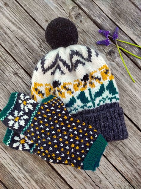 Fingerless Gloves Knitting Pattern, Gloves Knitting Pattern, Intarsia Crochet, Gloves Knitting, Fingerless Gloves Knitted Pattern, Sunflower Hat, Fair Isle Hat, Cute Sunflower, Yarn Craft