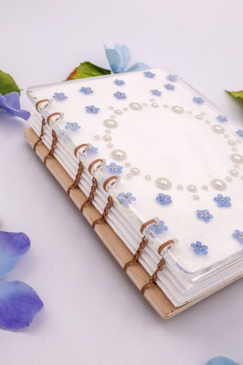 Daily Journal Entry, Resin Journal, Different Types Of Art, Resin Book, Aesthetic Notebooks, Flowers And Pearls, Pressed Flower Crafts, Back Of Hand, Diary Covers