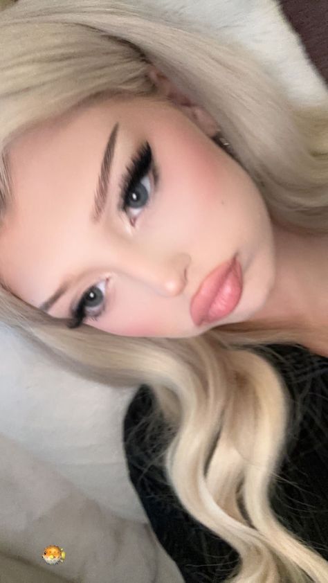 Loren Gray Instagram story 5 June 2023 #loren #lorengray #lorengraybeech #lorenbeech #angelsquad Loren Gray Instagram, Girl Aesthetic Pfp, Pretty Blonde Hair, Grey Makeup, Gray Instagram, Loren Gray, Gray Aesthetic, Aesthetic Pfp, Good Quotes For Instagram