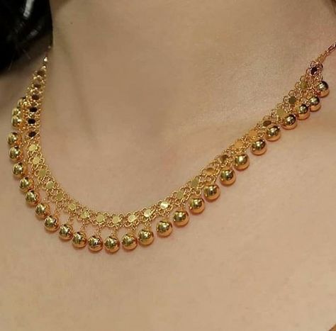 Plain Gold Necklace Designs, Golden Necklace Indian, Light Weight Gold Jewellery Indian, Necklace Design Ideas, Simplistic Jewelry, Middle East Jewelry, Mango Necklace, Simple Necklaces, Stylish Lady