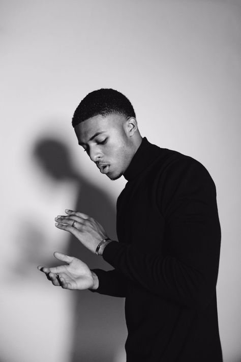 Diggy Simmons, Keith Powers, Men's Portrait Photography, Male Portrait Poses, Studio Photoshoot Ideas, Black Male Models, Headshot Poses, Studio Portrait Photography, Mens Photoshoot Poses