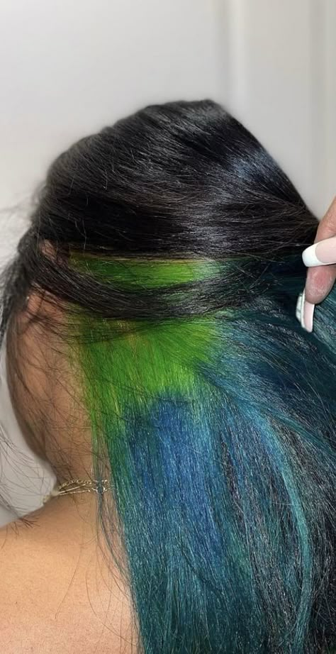 Dye Hairstyle, Blue Natural Hair, Pink Hair Highlights, Diy Hair Wig, Hair Stripes, Girl Hair Colors, Peekaboo Hair, Cute Hair Colors, Quick Natural Hair Styles