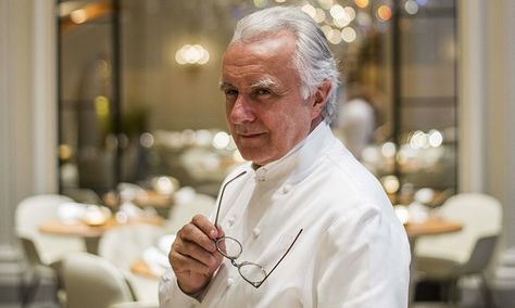 Alain Ducasse to operate upscale hotel and restaurant at the Château de Versailles2LUXURY2.COM Plaza Athenee, Dinner In Paris, Alain Ducasse, Tv Chefs, Vegetarian Menu, Star Chef, Cod Fish, Paris Cafe, Paris Restaurants