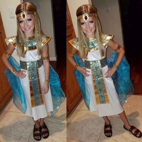 Preteen little girl Cleopatra Halloween Costume and Makeup! Egyptian Halloween Costume Diy, Cleopatra Diy Costume, Egypt Costume Diy, Egyptian Day At School Costume, Egypt Costume Kids, Cleopatra Cosplay Diy, Halloween Costume And Makeup, Cleopatra Halloween Costume, Cleopatra Makeup