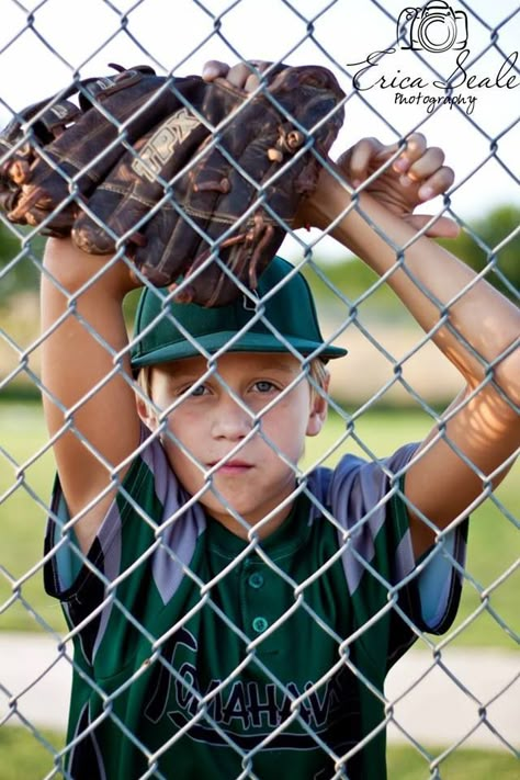 Baseball Field Photography, Youth Baseball Pictures Poses, Baseball Photoshoot Ideas Kids, Baseball Pictures Poses For Kids, Sibling Baseball Pictures, Baseball Family Photoshoot, Kids Baseball Pictures, Baseball Picture Ideas, Baseball Team Pictures