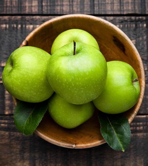 Top 26 Amazing Benefits Of Green Apples For Skin, Hair, And Health Green Apple Benefits, Otto Lenghi, Apple Benefits, Healthy Snack Options, Green Apples, Chips And Salsa, Apple Fruit, Healthy Snacks For Diabetics, Idee Pasto Sano