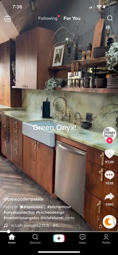 Onyx Countertops Kitchen, Green Onyx Kitchen, Onyx Kitchen, Green Countertops, Stone Kitchen, Granite Countertops Kitchen, Interior Concept, Moving House, Home Design Decor