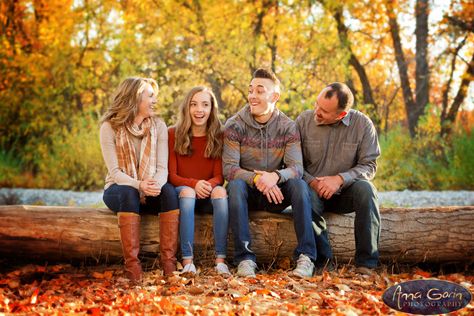 The Dotson family | portraits family photographer | Anna Gorin Photography, Boise, Idaho Family Of 4 Fall Photos, Grandparent And Grandkids Photo Shoot, Family Of 4 Photoshoot Poses, Adult Family Photoshoot, Family Pictures With Teenagers, Adult Sibling Photography Poses, Family Of Four Photo Ideas, Adult Sibling Photography, Cousin Photos