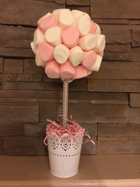 Marshmallow centerpiece Marshmallow Centerpieces, Pink Princess Party, Minnie Mouse Birthday, Girl First Birthday, Pink Princess, Princess Party, Decor Diy, Wedding Cake