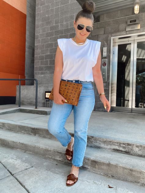 White Sandals Outfit Summer, White Sandals Outfit, Sandals With Jeans, Sandals Outfit Summer, Julia Marie, Outfit Summer Casual, Casual Pieces, 2020 Outfits, Wardrobe Building