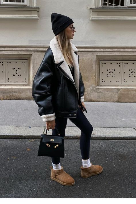 Winter Moto Jacket Outfit, Winter Outfit With Beanie, Oversized Shearling Jacket Outfit, Shearling Moto Jacket Outfit, Fur Moto Jacket Outfit, Chic Ski Outfit, Dr Marten Winter Outfits, Leather Shearling Jacket Outfit, Black Oversized Jacket Outfit