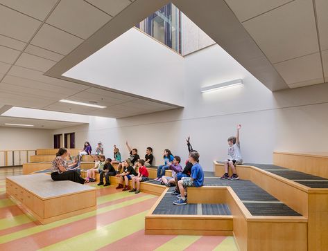 Claiborne Pell Elementary School - HMFH High School Architecture, Elementary School Architecture, High School Design, Architect Student, School Building Design, Urban Design Architecture, Kindergarten Design, School Interior, Built In Seating