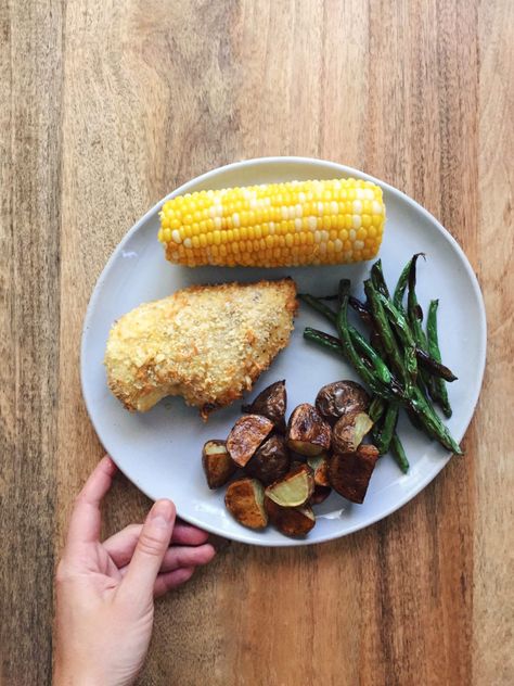 delicious, balanced dinner ideas & recipes for any night of the week // cait's plate Balanced Dinner Plate, Balanced Dinner Ideas, Panko Breaded Chicken Breast, Balanced Dinner, Panko Breaded Chicken, Dinner Ideas Recipes, Clean Dinner, Balanced Plate, Clean Dinners