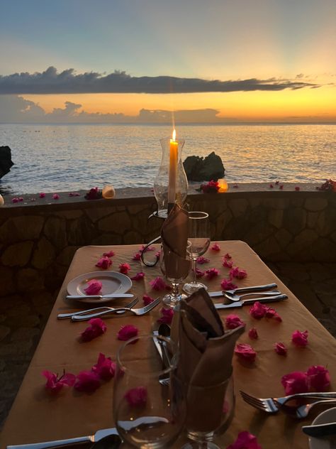 One of the prettiest and most romantic dates you could go on. Located in Negril in the Cave hotel. It is a five course meal where you can watch the sunset with a loved one. #jamaica #negril #sunset #sunsetphotography #sunsetpics #aesthetic #dateideas #datenight #vacation #vacationmode Jamaica Honeymoon Aesthetic, Going On Dates Aesthetic, Baecation Aesthetic, Jamaica Aesthetic, Jamaica Negril, Jamaica Honeymoon, Five Course Meal, Green Flags, Cave Hotel