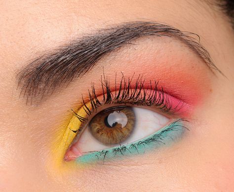 Cute 80s Makeup Looks, Simple Color Eye Makeup, Simple But Fun Makeup Looks, Multicolor Eyeshadow Looks, Colorful Make Up, Colored Eyeshadow Looks, 80s Eyeshadow, Colourful Eyeshadow Looks, Eyeshadow Looks Colorful