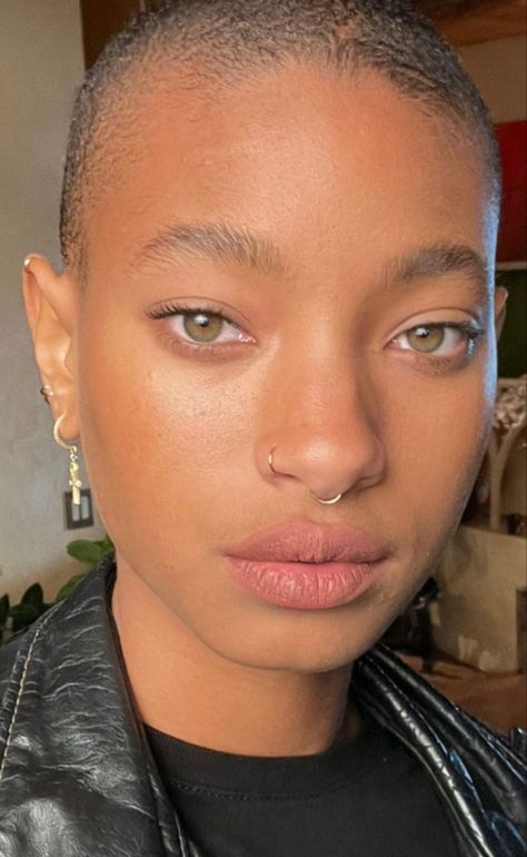 Nose And Septum Piercing Together, Septum Nostril, Double Nose Piercing, Cute Nose Piercings, Septum Piercing Jewelry, Nose Piercing Hoop, Cool Ear Piercings, Face Piercings, Willow Smith