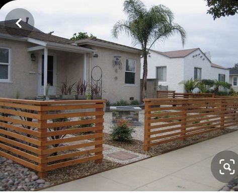 Modern Front Yard, Yard Fence, Front Fence, Pallet Fence, Horizontal Fence, Diy Fence, Front Yard Fence, Farm Fence, Garden Area