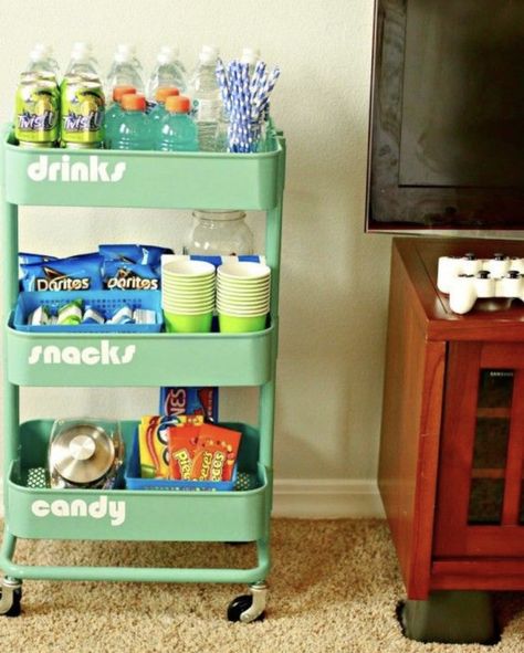 Upcycle a 3-tier cart for movie night! Great idea for backyard movie time. Dorm Room Snacks, Room Storage Organization, Raskog Ikea, Game Night Snacks, Ikea Raskog Cart, Mini Snacks, Snack Cart, Ikea Raskog, Snack Station