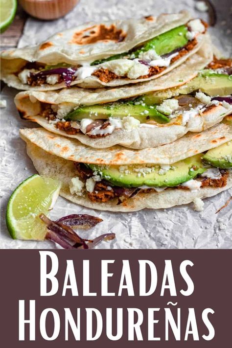 The most common snack or meal in all of Honduras are Baleadas Hondureñas, a dish made by layering refried beans, cheese, and sour cream in a freshly made tortilla. You only need 4 ingredients and 5 minutes to make this recipe! Baleadas Honduras Recipe, Palomino Sauce, Sims 4 Recipes, Mexican Bbq, Spanish Meals, Uncooked Tortillas, 5 Ingredient Or Less Recipes, Honduran Food, Side Dishes Ideas