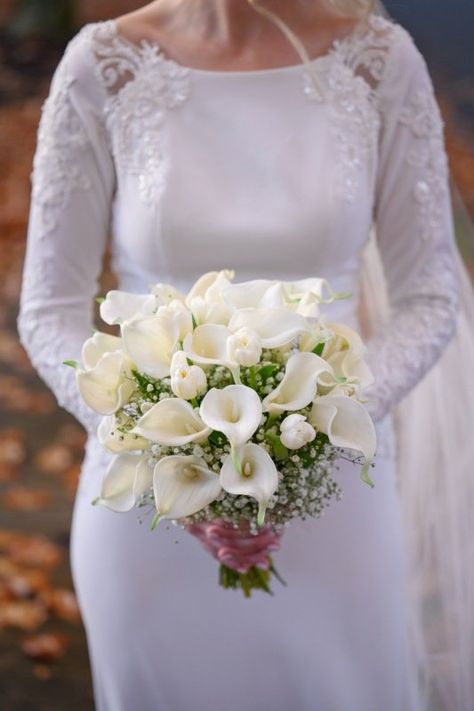 Bride Bouquets White, Small Wedding Bouquets, Wedding Flower Packages, Flower Arrangements Simple, Flower Packaging, Sweet Floral, The Perfect Wedding, Bride Bouquets, Bridal Flowers