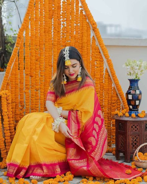 Haldi Saree Indian Bridal, Haldi Look For Bride, Wedding Matching Outfits, Haldi Ceremony Outfit, Indian Dress Up, Haldi Outfits, Bengali Bridal Makeup, Indian Wedding Bride, Haldi Outfit