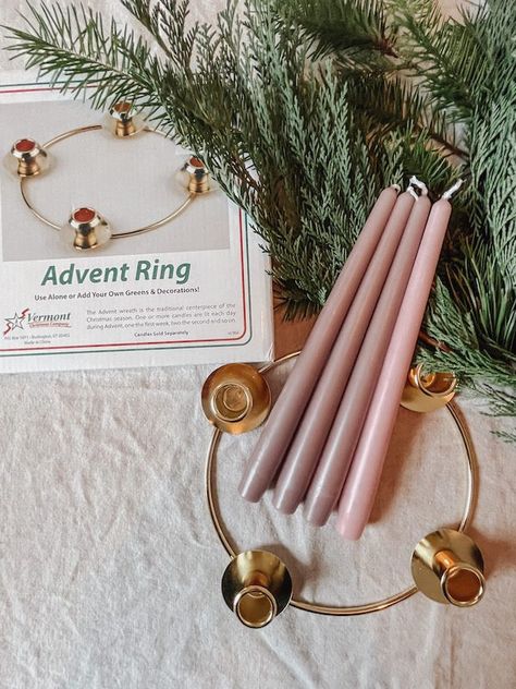 Easy Modern Catholic Advent Wreath DIY (Plus Printable Prayers) - hostessology Catholic Advent Wreath, Advent Candle Wreath, Advent Wreath Prayers, Diy Advent Wreath, Catholic Advent, Ring Candles, Advent Wreath Diy, Advent Wreath Candles, Advent Decorations