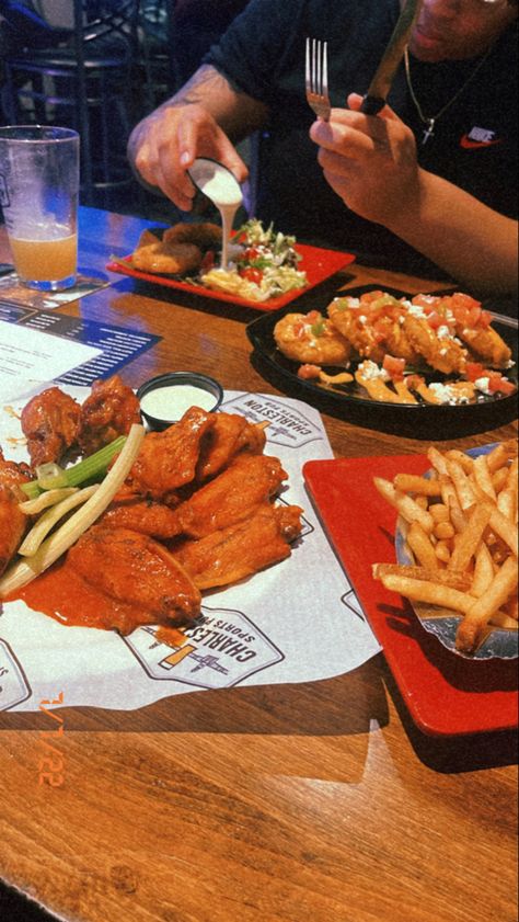 Hot Chicken Wings Aesthetic, Black Couple Date Night Aesthetic Dinner, Hot Wings Aesthetic, Sports Bar Aesthetic, Chicken Wings Aesthetic, Black Women Luxury, Wings Aesthetic, Aesthetic Chicken, Hot Chicken Wings