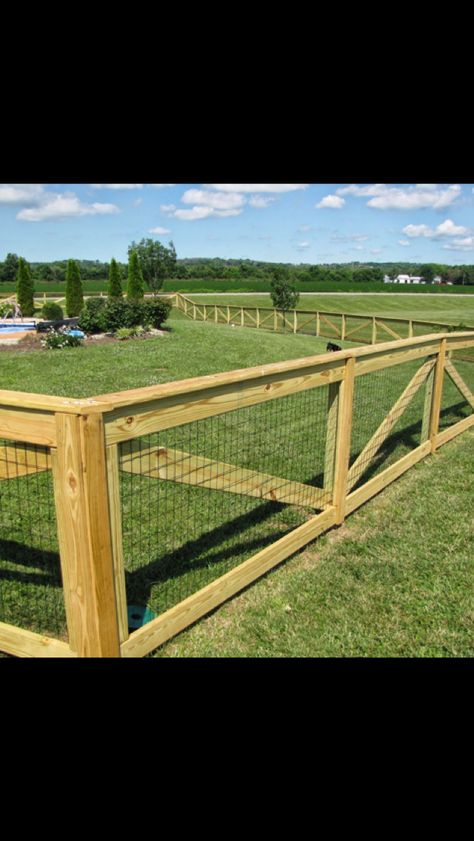 Privacy Fence Ideas Acreage, Cabin Fencing Ideas, Dog Fence Large Yard, Strong Fence Ideas, Large Acreage Fencing, Affordable Backyard Fence Ideas, Large Fenced In Backyard Ideas, Big Fenced In Backyard, Large Backyard Fence Ideas