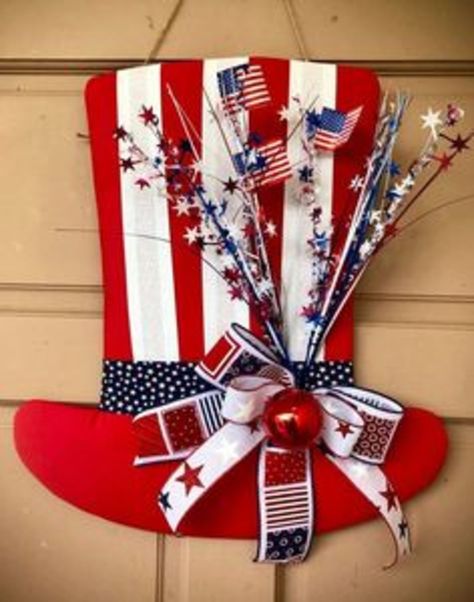 Fouth Of July Crafts, Patriotic Signs, Patriotic Crafts Diy, Uncle Sam Hat, Patriotic Door Hanger, Patriotic Diy, Americana Crafts, Patriotic Sign, Fourth Of July Decorations