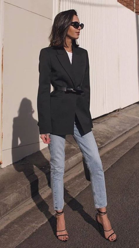 Fashion Movement, Ripped Jeans Outfit, Neue Outfits, Belted Jacket, Nordstrom Anniversary Sale, Looks Chic, Blazer Outfits, Autumn Outfit, Black Blazer